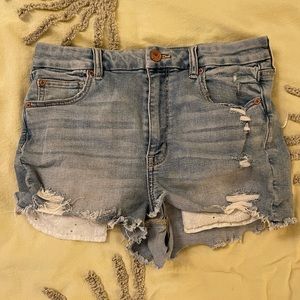 High waisted, American eagle jean short, super stretch material.  size 8